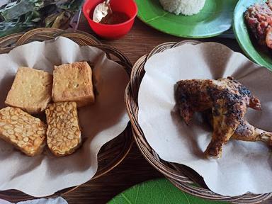 AYAM BAKAR BEDA RASA TEH IIS