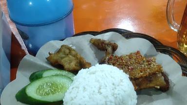 AYAM GEPUK PAK GEMBUS