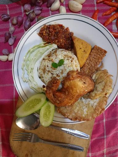 AYAM GORENG DAN AYAM BAKAR NDESO BUK SOE