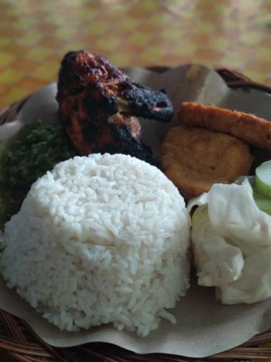 AYAM PENYET SAMBAL IJO UMI YATI