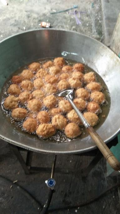 DAPUR ROTI BAKMI BUBUR AYAM KAMPUNG AV