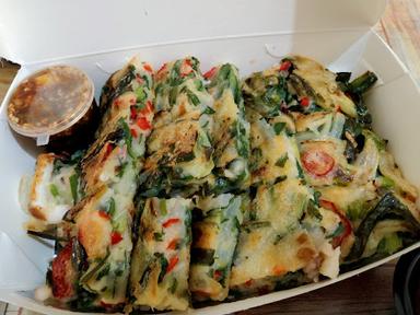 GIMBAB TEOKPOKKI KOREAN FOOD