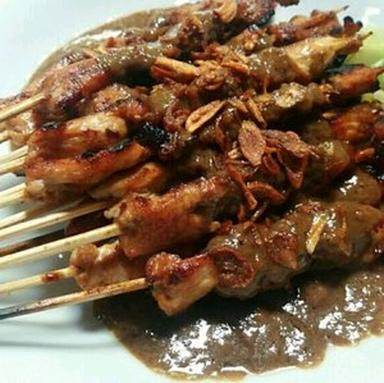 SATE AYAM MADURA KAK AGUS ARYANA