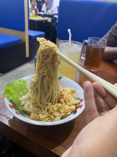 CWIE MIE & BAKSO BASMALAH