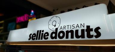 SELLIE DONUTS