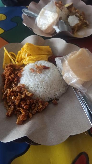 NASI LIWET DAN LONTONG OPOR, DAPOER GIRLI