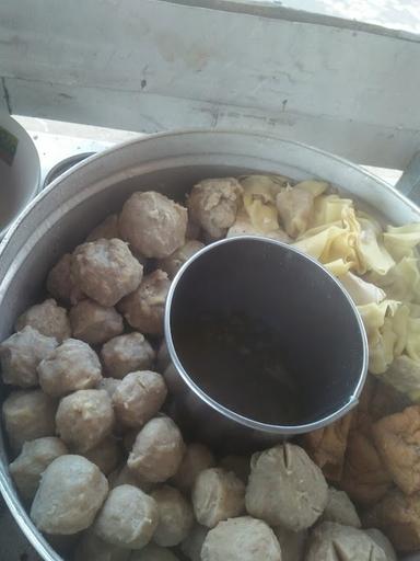 BAKSO URAT OJO LALI