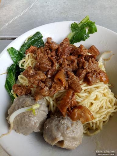 SAM BAKSO & MIE AYAM