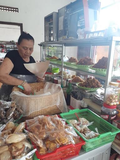 WARUNG MAKAN MEK LEMPOG