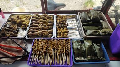 WARUNG AYAM GORENG PAK UTOK