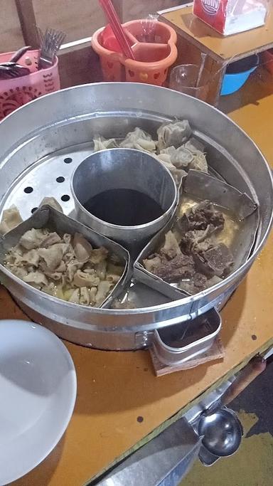 WARUNG BAKSO DAN ES CAMPUR