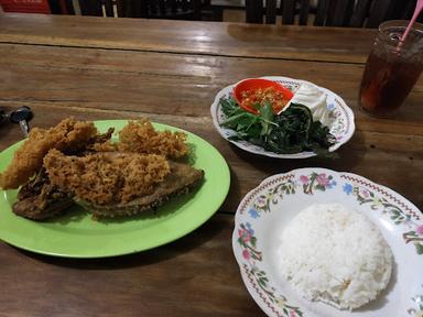 AYAM GORENG KREMES PAK BINA