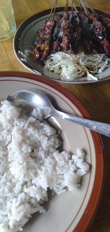 WARUNG MAKAN SATE KAMBING PAHLAWAN MAS HAMBALI