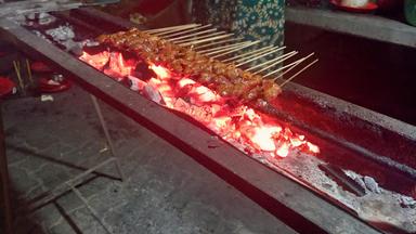 WARUNG SATE AYAM DAN SATE KAMBING PAK BAIDI