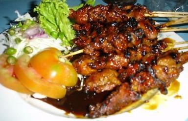 WM, SATE AYAM DAN KAMBING MAS GUN