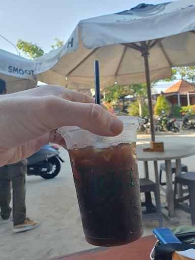 WARUNG KOPI TIGA