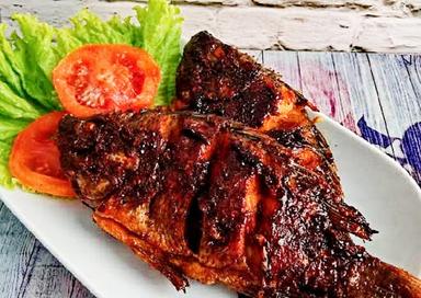 AYAM PENYET DAN BAKAR PARAHYANGAN