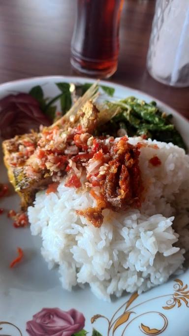 IKAN BAKAR & SUP KEPALA IKAN WARUNG GUNUNG MEKAR