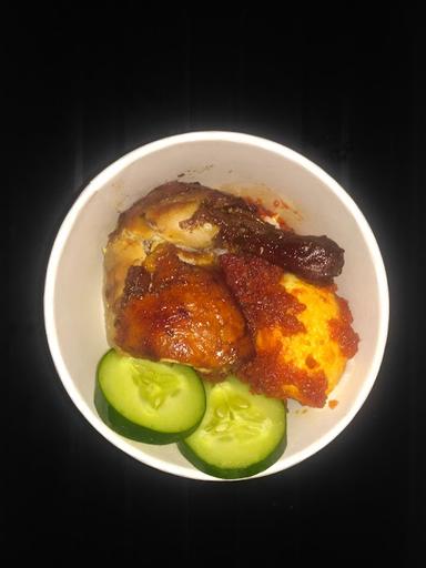 NASI UDUK & AYAM SERUNDENG WARUNG MAK RAGIL