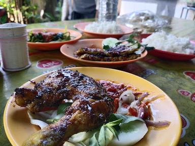 WARUNG IKAN BAKAR CAK IS