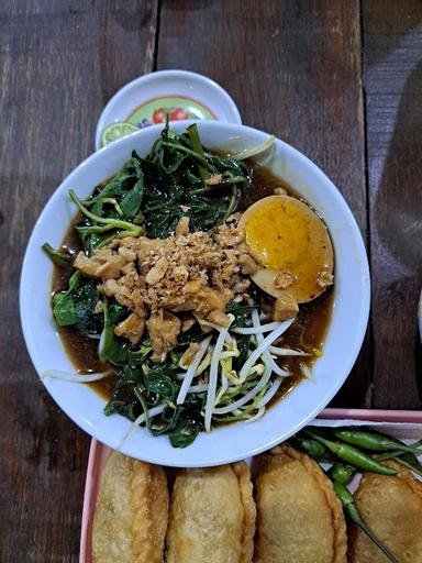 WARUNG MAMIE ADA - SOTO BETAWI & SOTO MIE BOGOR