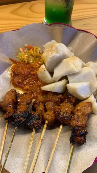 WARUNG NANG AYAN ( SATE BABI )