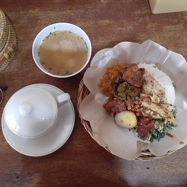 WARUNG NASI AYAM BU SRI