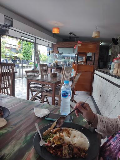 WARUNG NASI AYAM IBU OKI