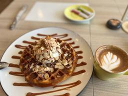 Photo's Brownfox Waffle & Coffee