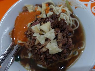 RISKY BLITAR FOOD STAL