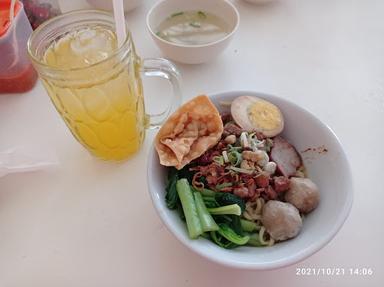 MIE PANGSIT DJOE DJOE (BABI/AYAM) MEDAN