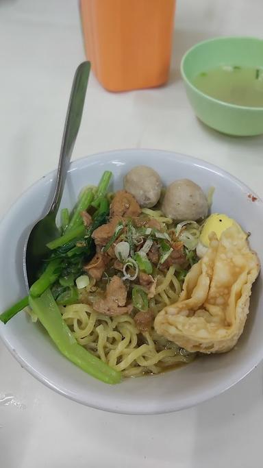 MIE PANGSIT DJOE DJOE (BABI/AYAM) MEDAN