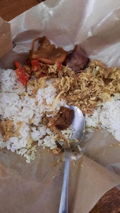 NASI BABI IBU KALER