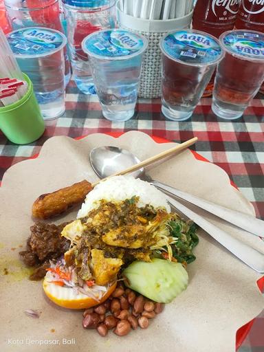 WARUNG MAKAN AYAM BETUTU BU KADEK WATI