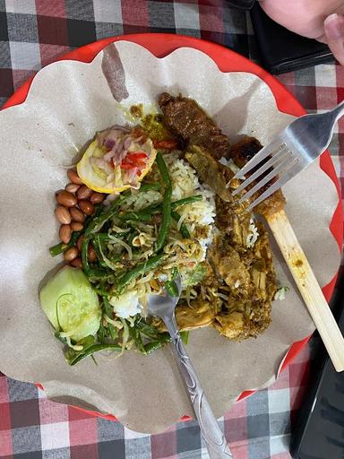 WARUNG MAKAN AYAM BETUTU BU KADEK WATI