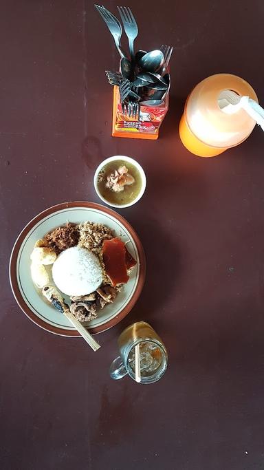 WARUNG MAKAN BABI GULING DODO