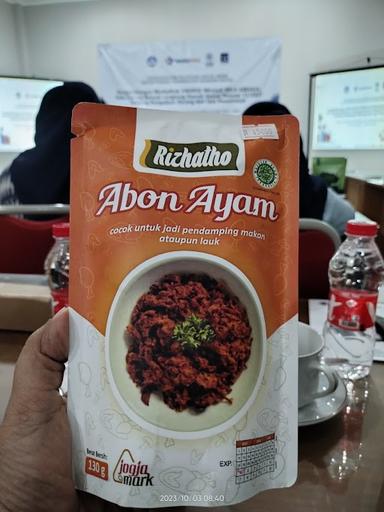 BOLEN AYAM, BOLEN GUDEG DAN ABON AYAM ,KUE BIJI KETAPANG RIZHATHO