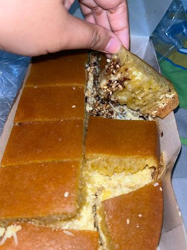 PUKIS DAN MARTABAK KOTABARU (KALIURANG)