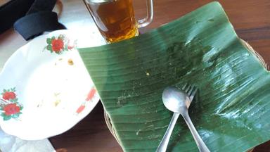 NASI PECEL IWAK KALI MADIUN  BU ELYN 