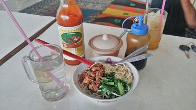 BAKSO & MIE AYAM PAK KOMAR