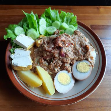 LOTEK, GADO-GADO BU MARNI