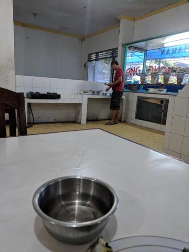 RUMAH MAKAN LAPAU MINANG MASAKAN PADANG