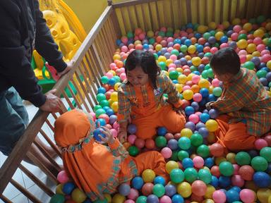 KOLAM RENANG SHAMBALA