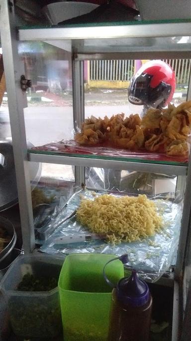 BAKSO DAN MIE AYAM OJO LALI