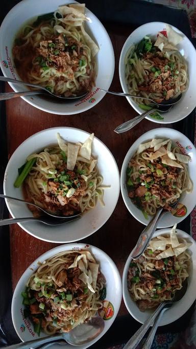 BAKSO & MIE AYAM ¨CHIPANO