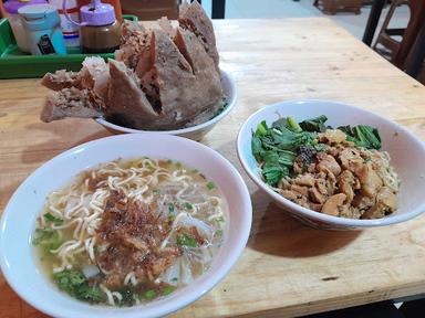 BAKSO BUNDERAN CIOMAS (LALADON)