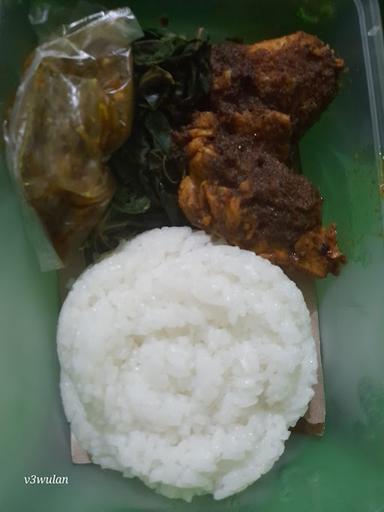 LONTONG SAYUR DAN NASI PADANG