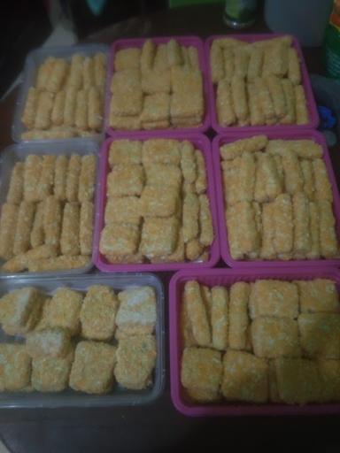 EMAK TASNIM PIZZA NUGGET AND CAKE