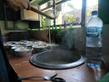 PANGSIT MIE AYAM GAUL MBAK NENIK