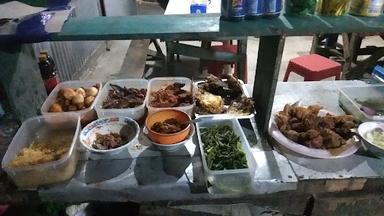 WARUNG TOTOK TITANIG